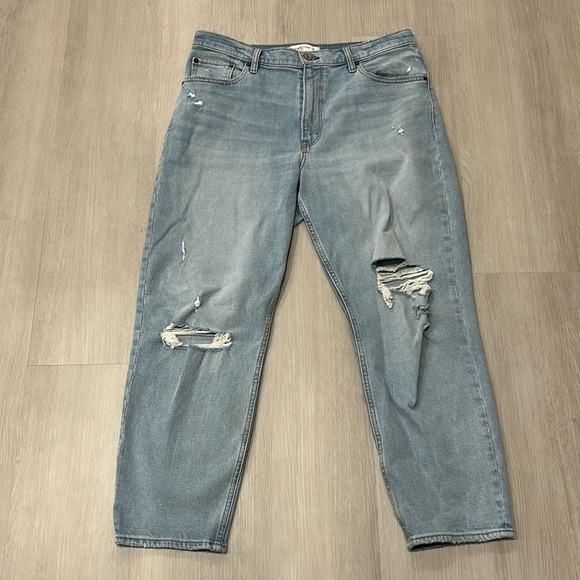 Abercrombie The Mom High Rise Jeans - Picture 3 of 4